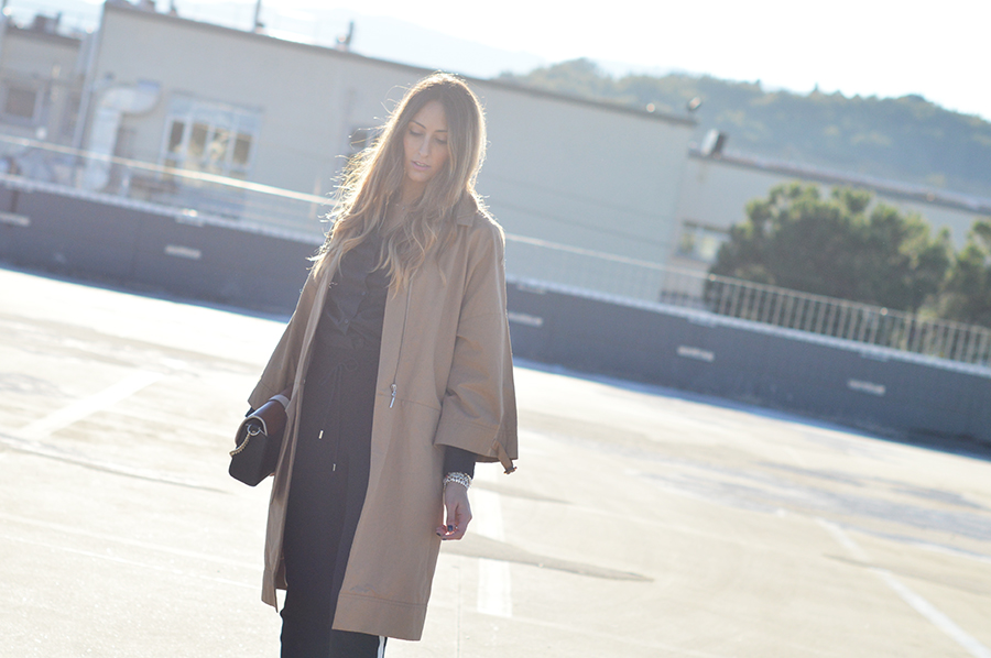 trench-coat-woman-outfit